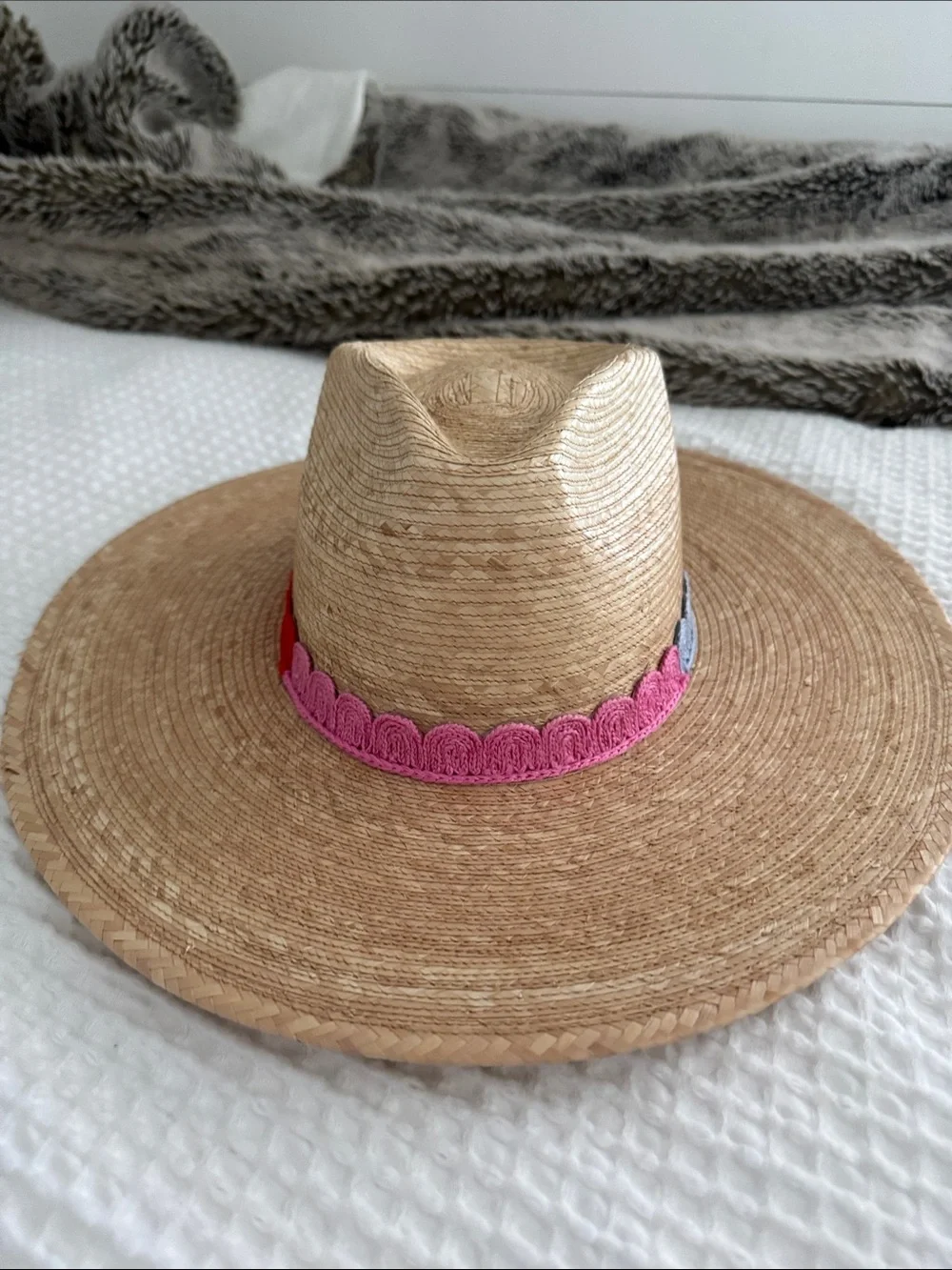 Natural Straw Sun Hat with Red and Pink Scalloped Band  display picture 2